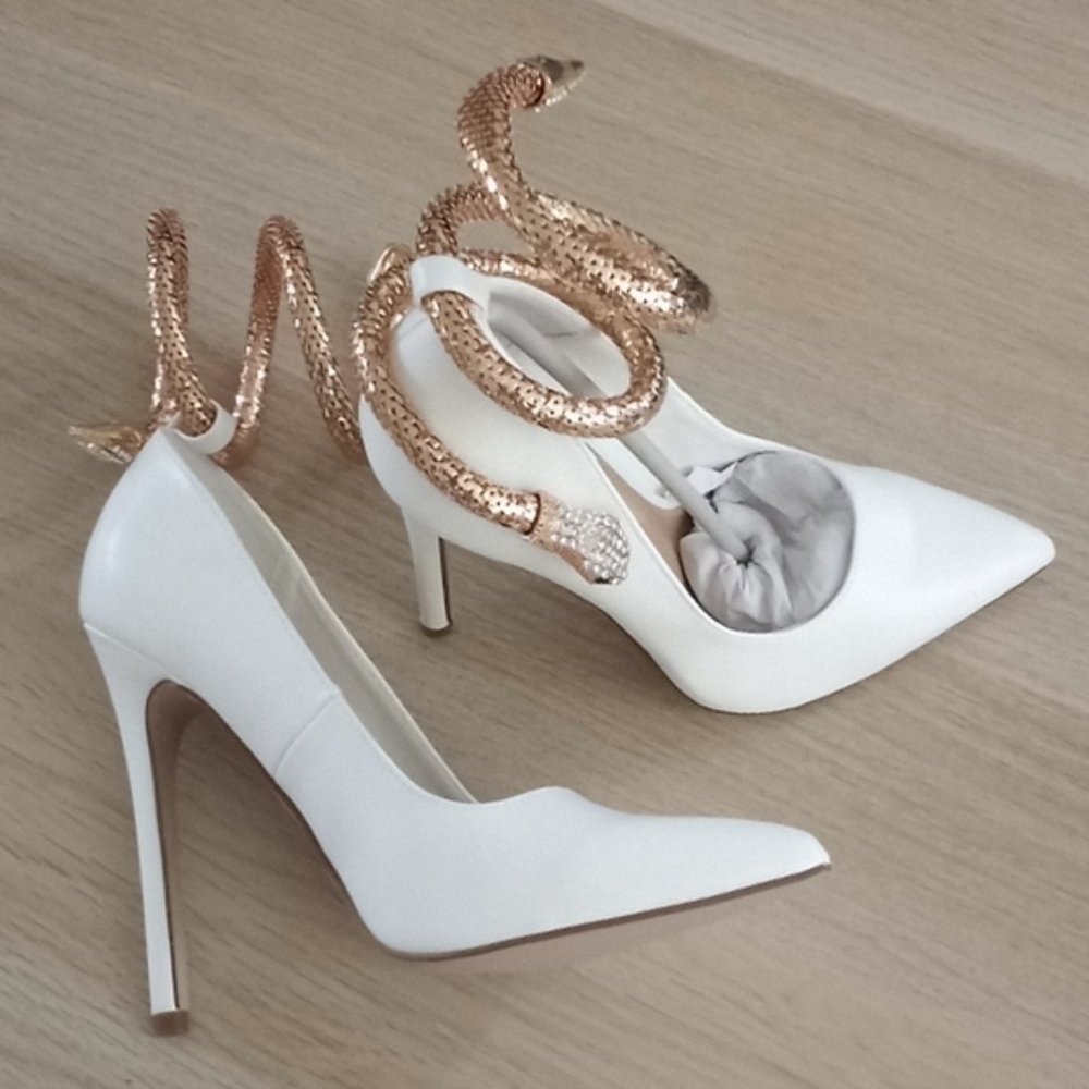 6.5    White Pump with a stiletto heel and snake ankle detail, Very Hot, Sexy